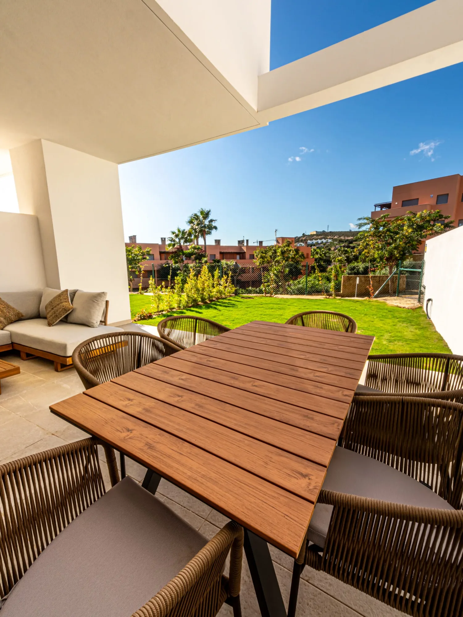 Golden View — interior 12