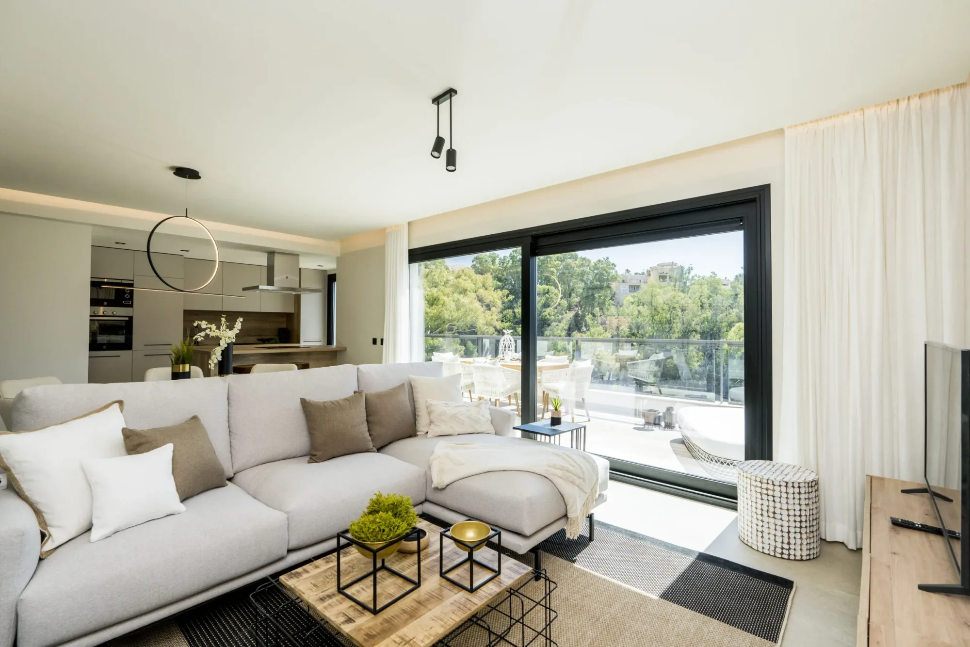 Marbella Lake — interior 7