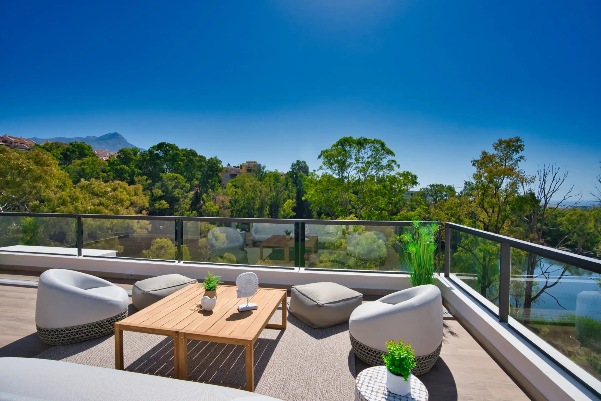 Marbella Lake — interior 4