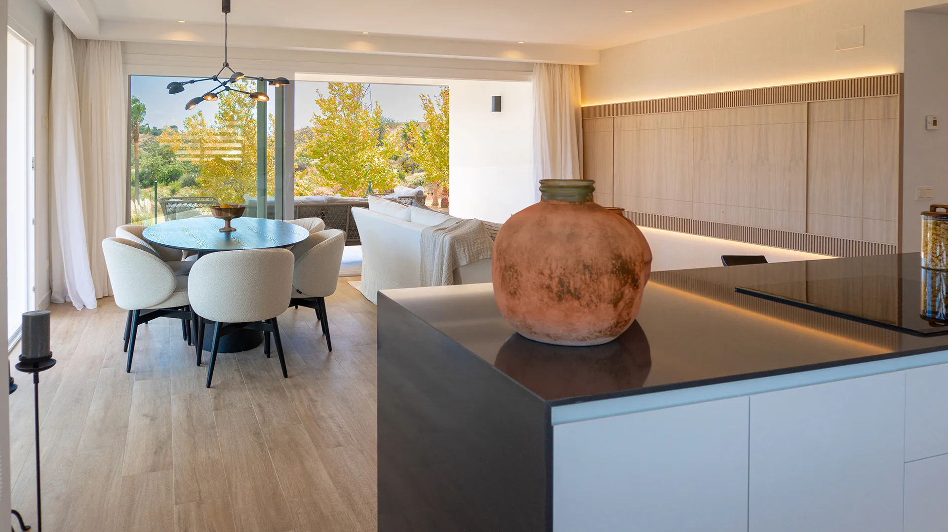Alcazaba Lagoon — interior 6
