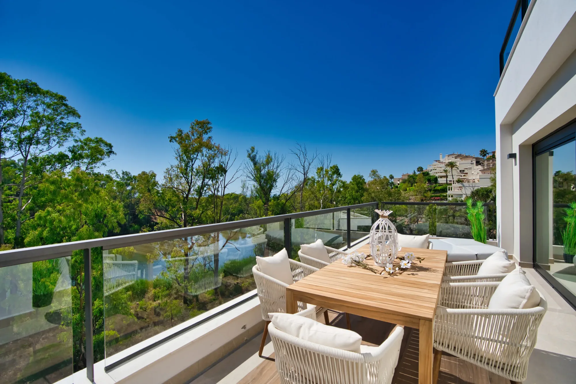 Marbella Lake — interior 6